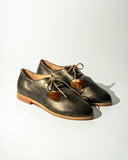 Juniper Ava Derby, three-quarter view